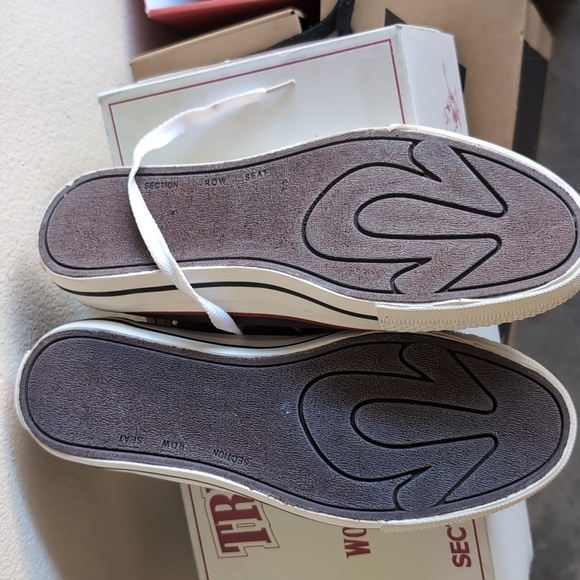 True Religion canvas sneakers sz8 - Picture 3 of 4